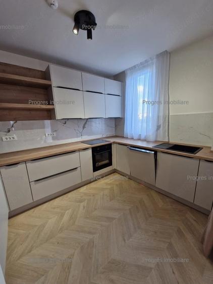 Apartament cu 3 camere semidecomandat în Aradului