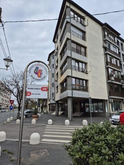 Apartament cu 2 camere decomandat, mobilat în Brâncoveanu