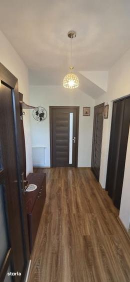 Casă cu 6 camere cu Teren 500 Mp în Malu Mare