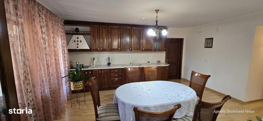 Casă cu 4 camere în Central