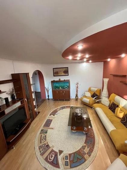 Apartament cu 3 camere decomandat, mobilat în Gării — fotografia 2