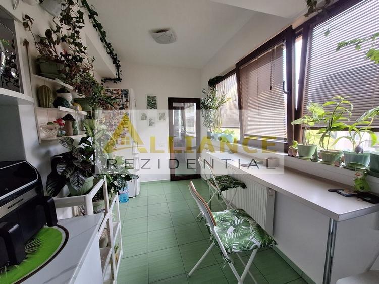 Apartament cu 2 camere semidecomandat, mobilat în Central