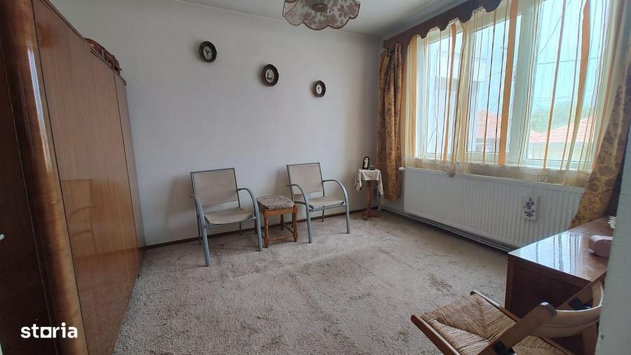 Casă cu 4 camere cu Teren 537 Mp în Central