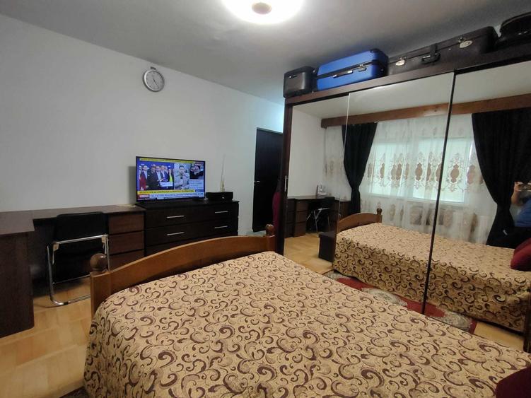 Apartament cu 3 camere decomandat în Iancului