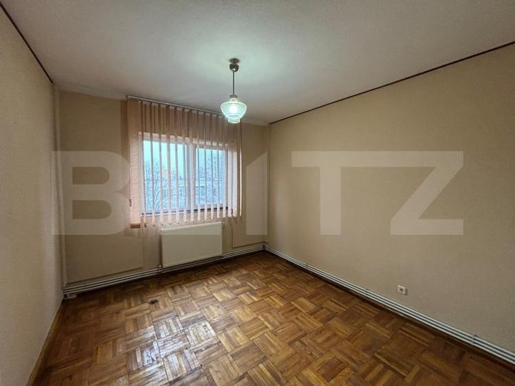 Apartament cu 4 camere semidecomandat în Nord