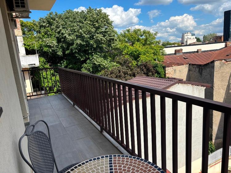Apartament cu 2 camere semidecomandat în Parcul Carol
