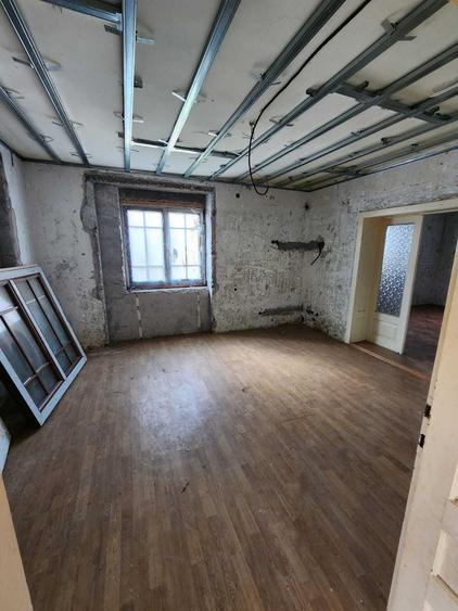 Casă cu 4 camere în Sântandrei