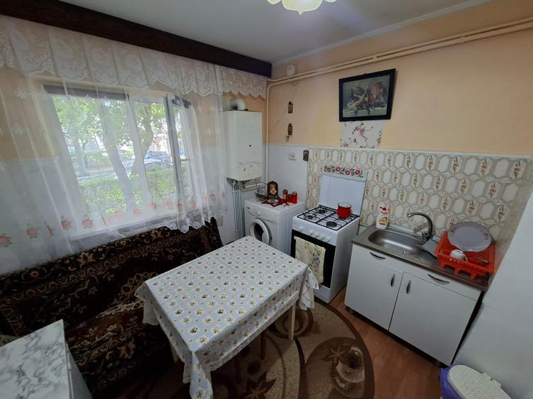 Apartament cu 2 camere decomandat în Nicolina