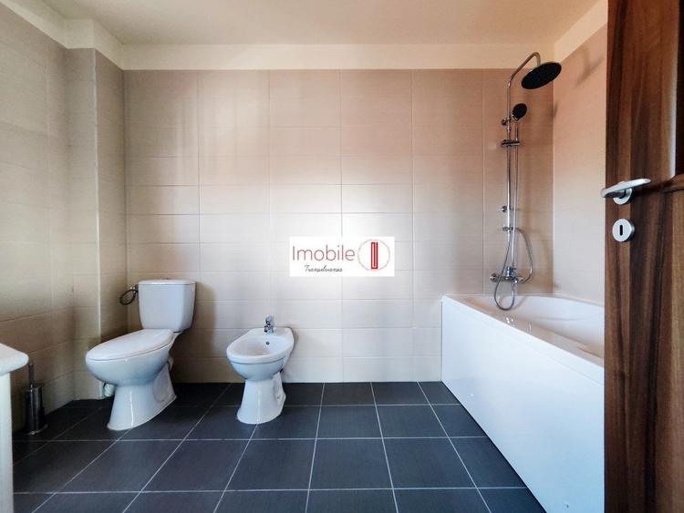 Casă individuală cu 8 camere cu Canalizare în Gruia