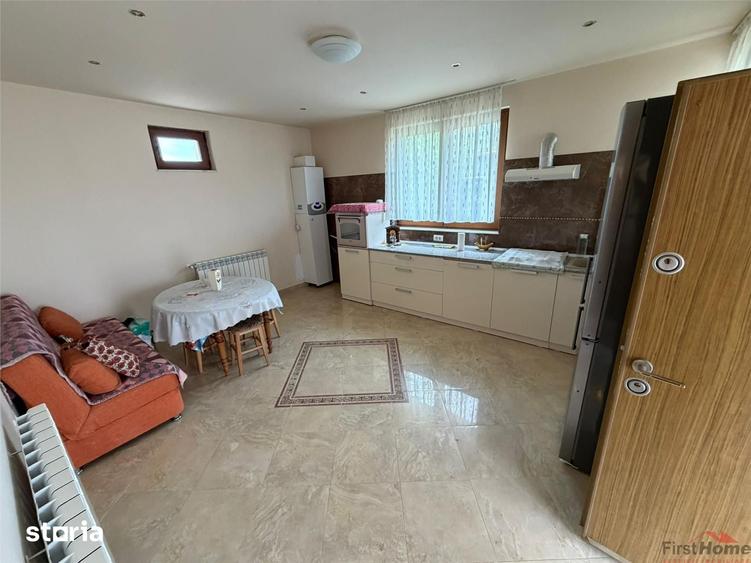 Casă cu 6 camere cu Teren 1012 Mp în Vânători