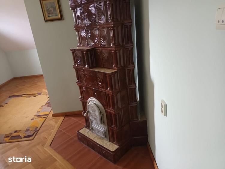 Casă cu 8 camere cu Teren 2530 Mp în Măneciu