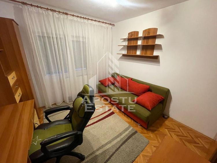 Apartament cu 3 camere semidecomandat, mobilat în Kiriac