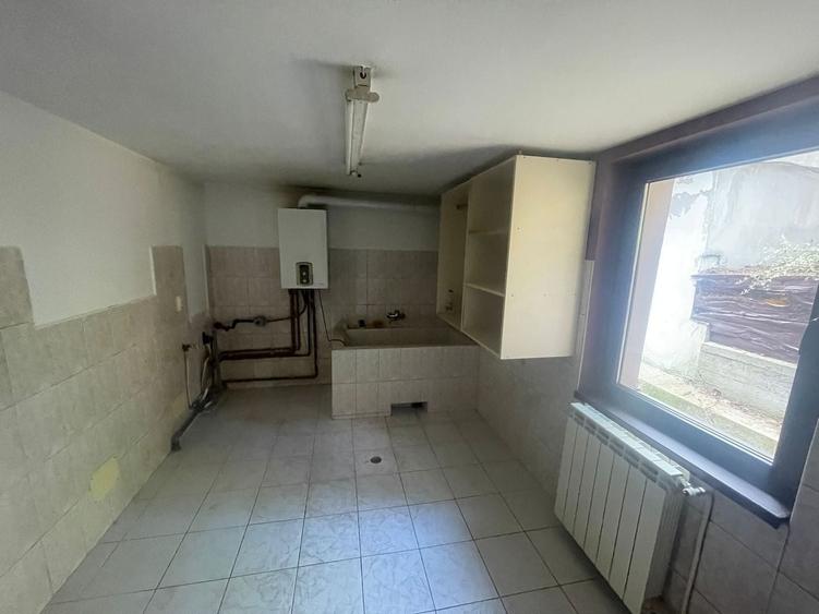 Casă individuală cu 7 camere cu Canalizare în Grigorescu
