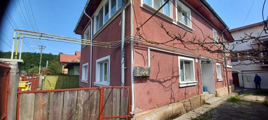 Casă cu 6 camere cu Teren 400 Mp în Noua
