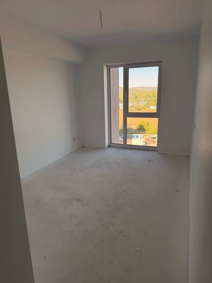 Apartament cu 3 camere decomandat în Nufărul