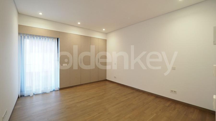 Apartament cu 5 camere semidecomandat, mobilat în Primăverii