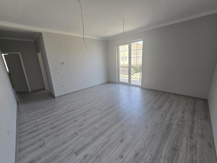 Apartament cu 2 camere decomandat în Girocului