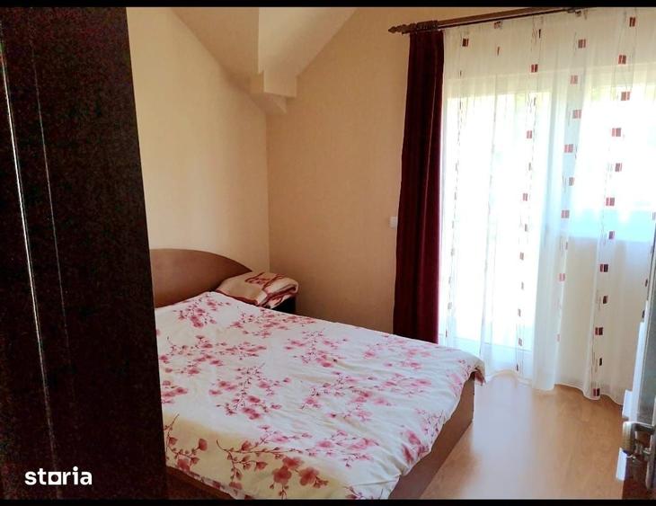 Casă cu 5 camere cu Teren 1600 Mp în Golești