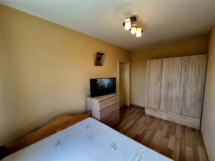 Apartament cu 3 camere semidecomandat în Tătărași