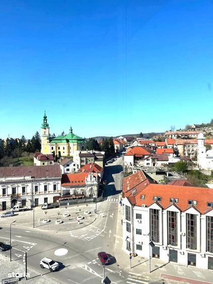 Apartament cu 3 camere decomandat în Ultracentral
