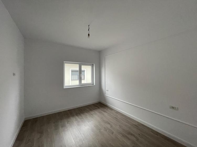 Duplex cu 5 camere cu Canalizare în Ghiroda
