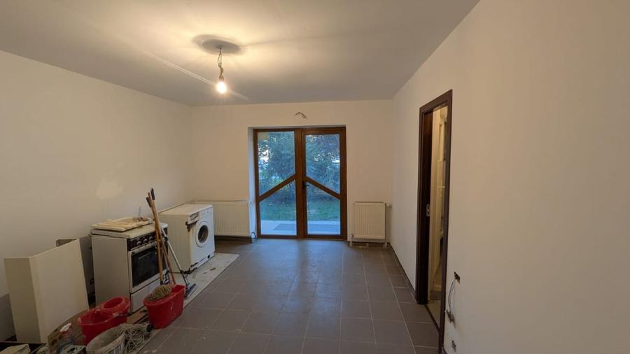 Birou, de 47 mp, în Precista