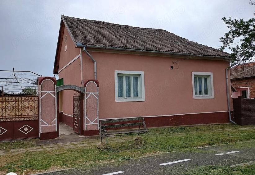 Casă cu 4 camere cu Teren 1300 Mp în Șicula