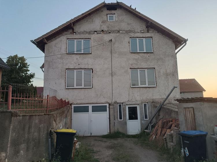 Casă cu 4 camere în Luncani