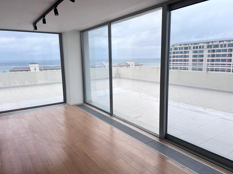 Penthouse cu 3 camere decomandat în Mamaia