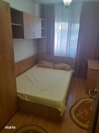inchiriez apartament3 camere - 1