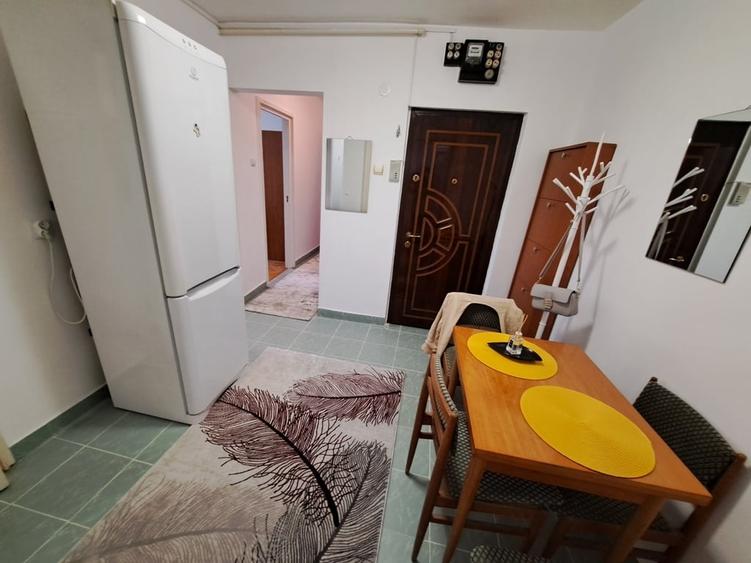 Apartament cu 3 camere decomandat în Dâmbu Pietros