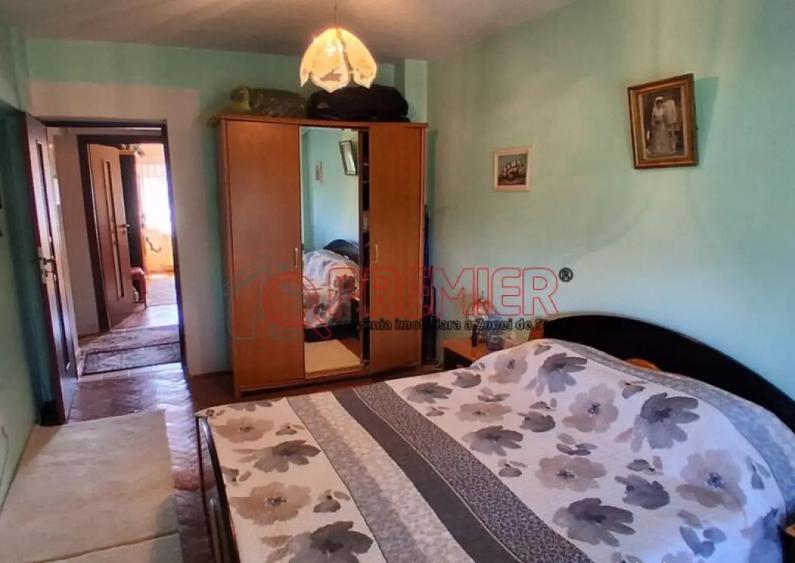 Apartament cu 4 camere decomandat în Octavian Goga