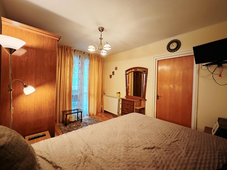 Apartament cu 3 camere semidecomandat în Titan