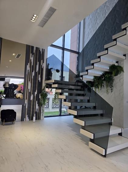 Casă individuală cu 7 camere cu Teren 800 Mp în Tomis Plus