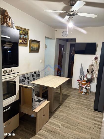 Apartament cu 4 camere decomandat în Cetate