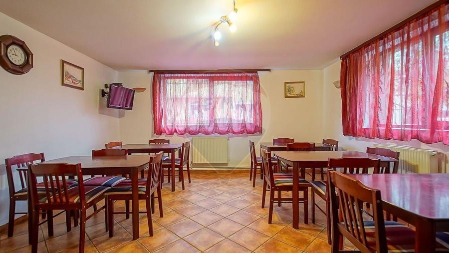 Casă individuală cu 12 camere cu Canalizare în Astra
