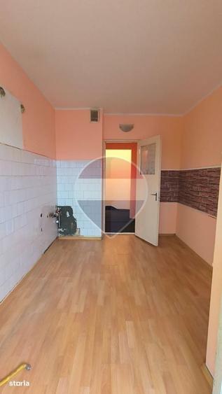 Apartament cu 3 camere decomandat în Micro 13