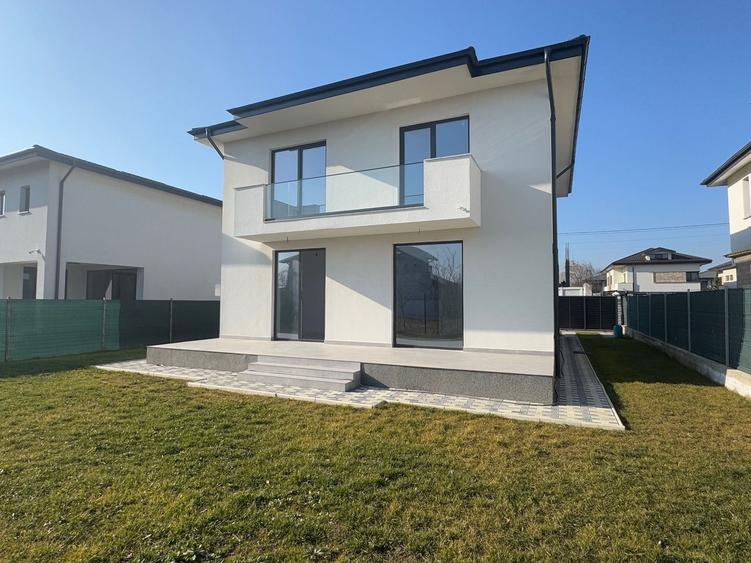Casă individuală cu 5 camere cu Canalizare în Central