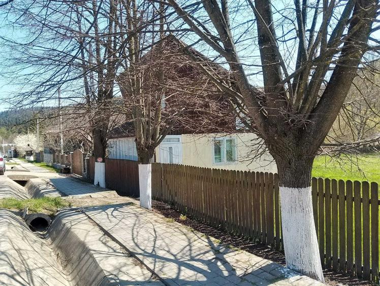 Casă cu 3 camere în Sucevița