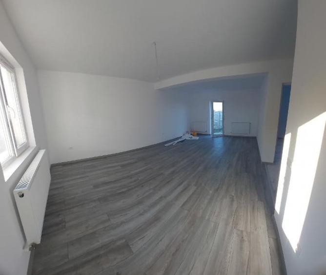 Casă cu 4 camere cu Teren 237 Mp în Central