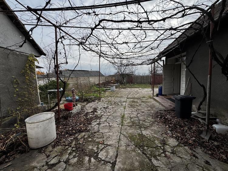 Casă cu 4 camere cu Teren 2800 Mp în Râpa