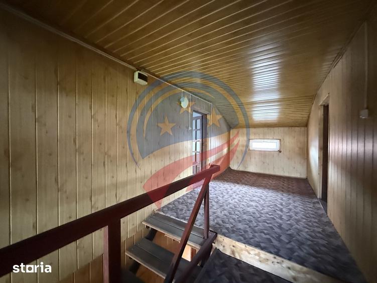 Casă cu 8 camere cu Teren 453 Mp în Central