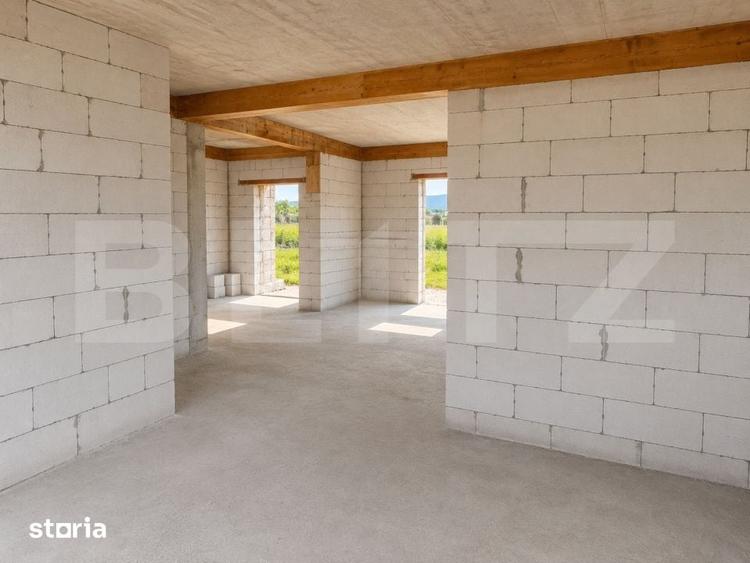 Casă cu 5 camere cu Teren 2400 Mp în Beriu