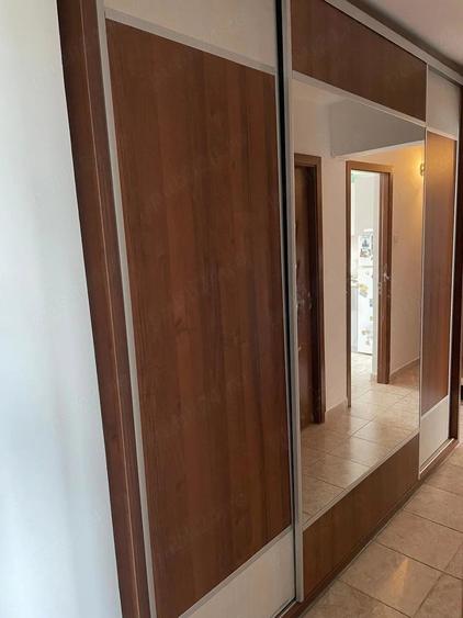 Apartament cu 3 camere decomandat în Sud