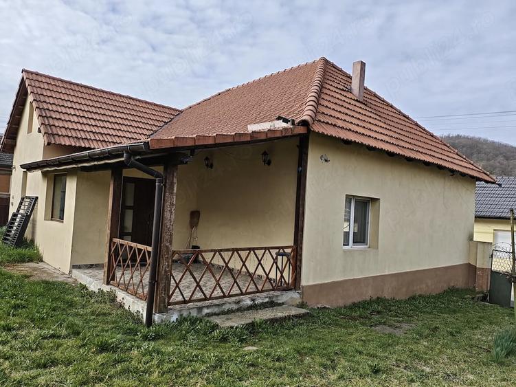 Casă cu 4 camere cu Teren 1000 Mp în Exterior Vest