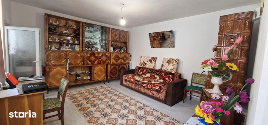 Casă cu 3 camere cu Teren 281 Mp în Central