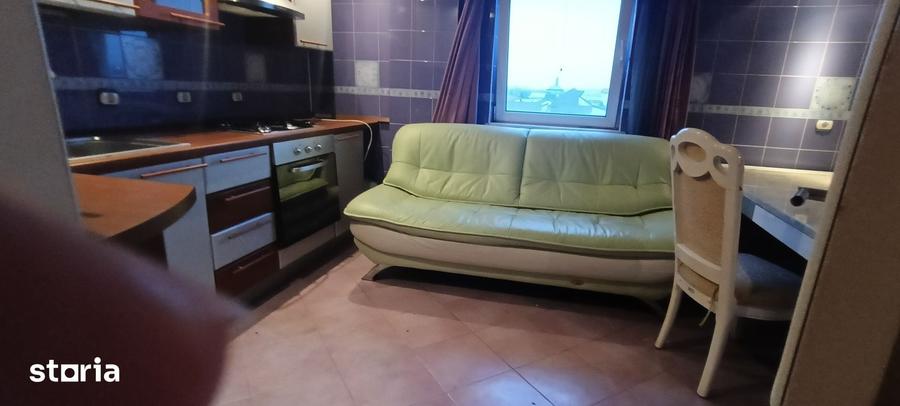 Casă cu 7 camere cu Teren 400 Mp în Dobroești