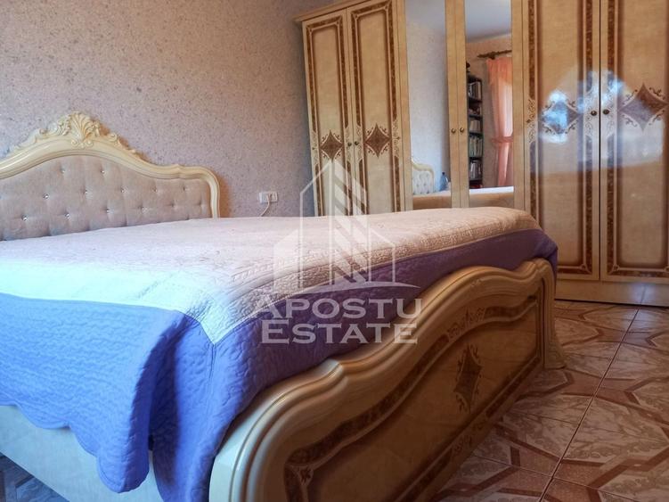 Casă individuală cu 8 camere cu Canalizare în Nord