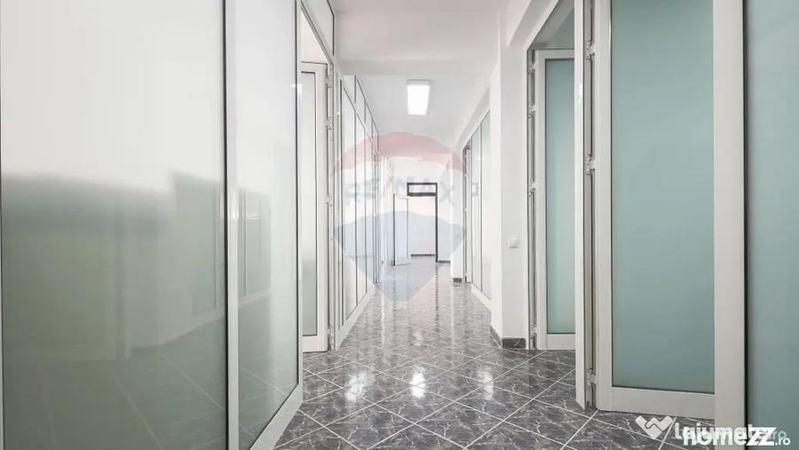 Casă cu 7 camere cu Teren 3140 Mp în Schei