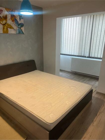 Apartament cu 3 camere semidecomandat în Dacia